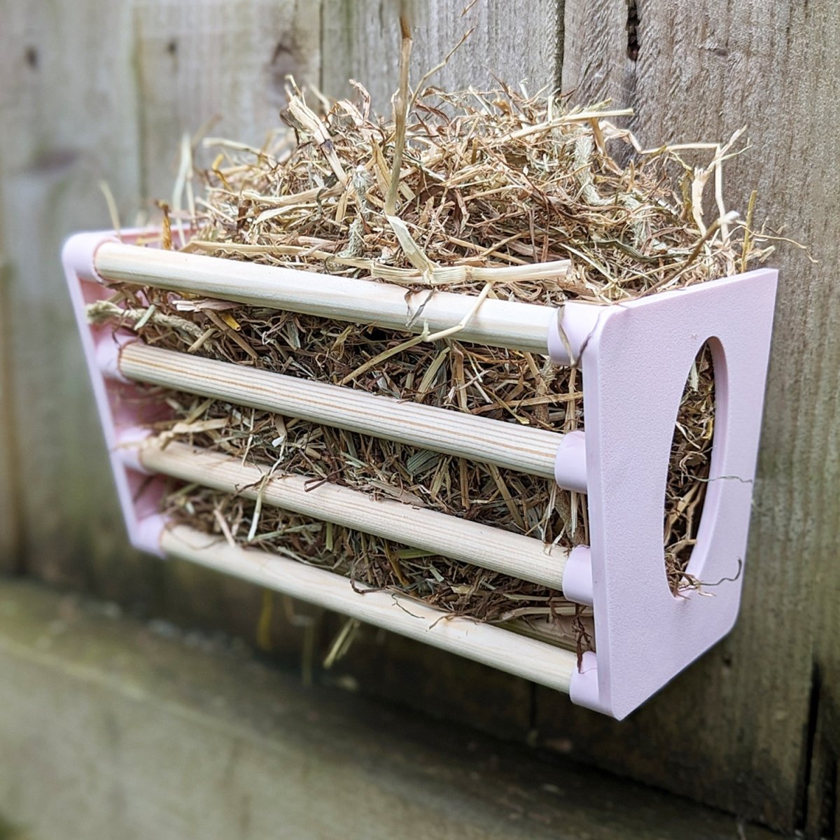 Mounted Hay Rack for C&C Cages, Pet Cages, Hutches & Runs – HAYPIGS